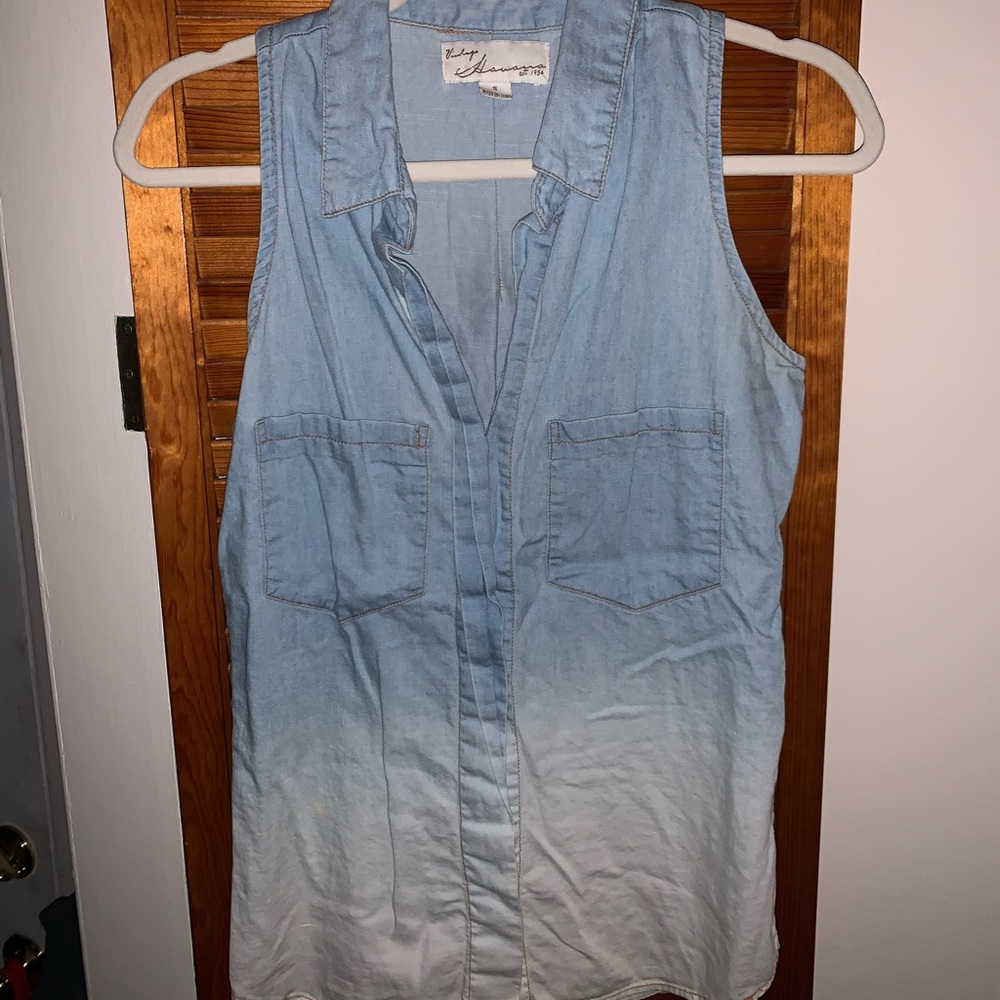 Sleeveless shirt